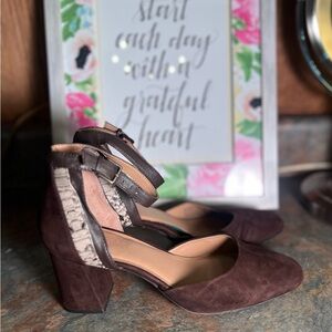 Vintage Aerosoles Heelers size 8 brown buck with ankle straps